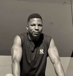 ᗪIᑎGᗯᗩ - Fashion Curator