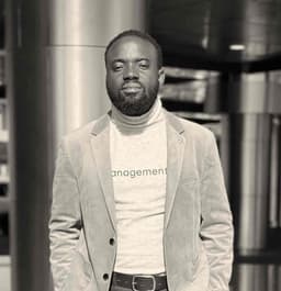 ᒍOᔕᕼᑌᗩ - Creative Director