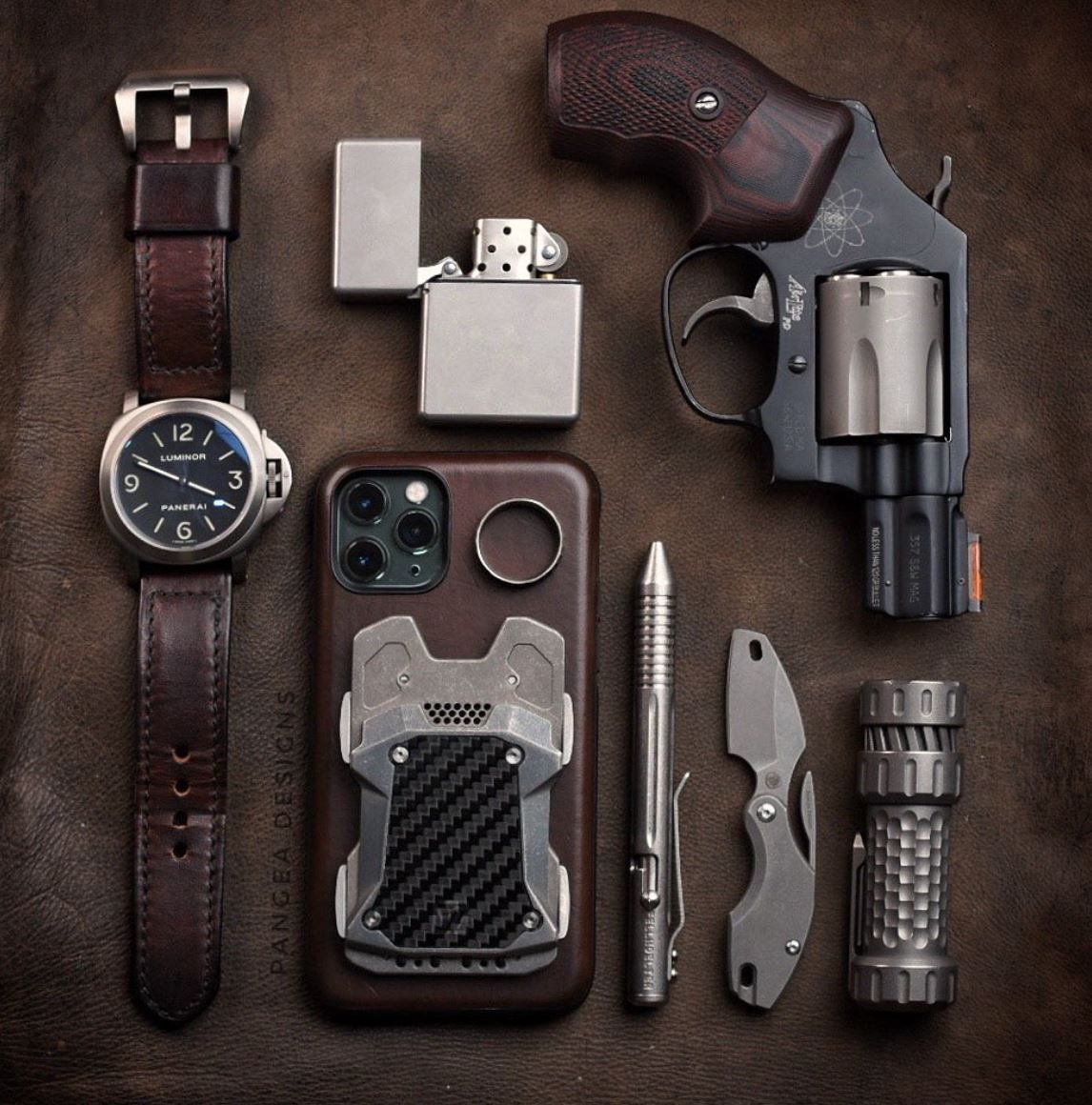 Essentials visual